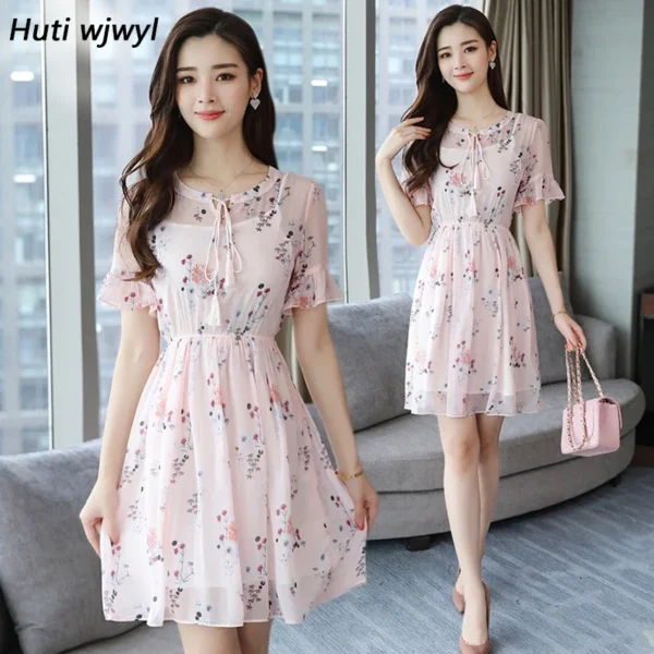 Elegant pink floral dress, perfect for beach parties and summer events